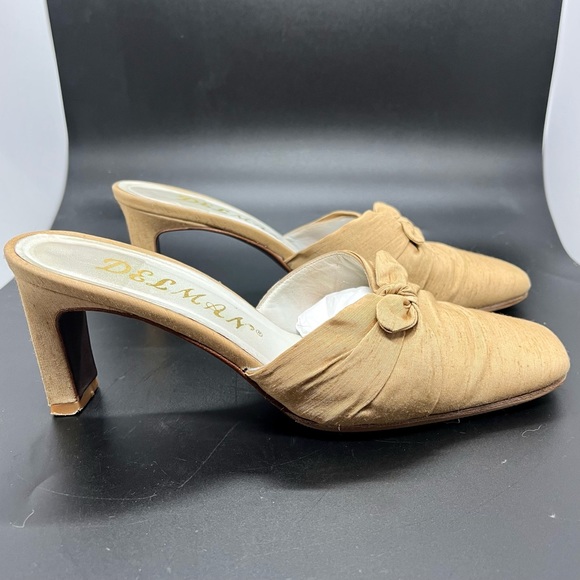 Vintage Women’s Delman Shoes Mules Slip On Heels Tan Fabric Bows 3”Heels Size 7M - Picture 8 of 9